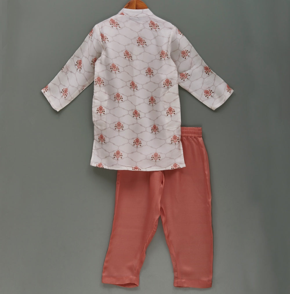 Mama, the lights look magical